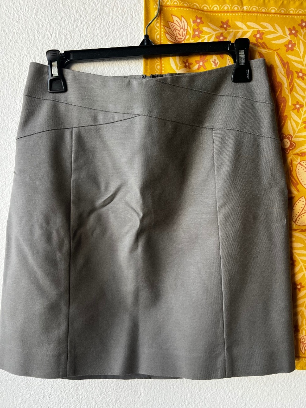 Banana Republic- "Stretch" Skirt - Size 4